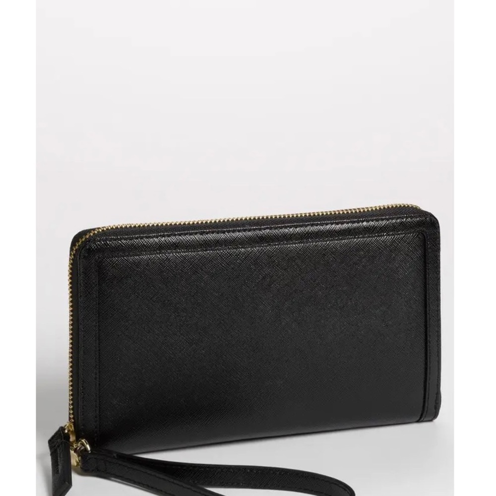 Halogen travel wallet